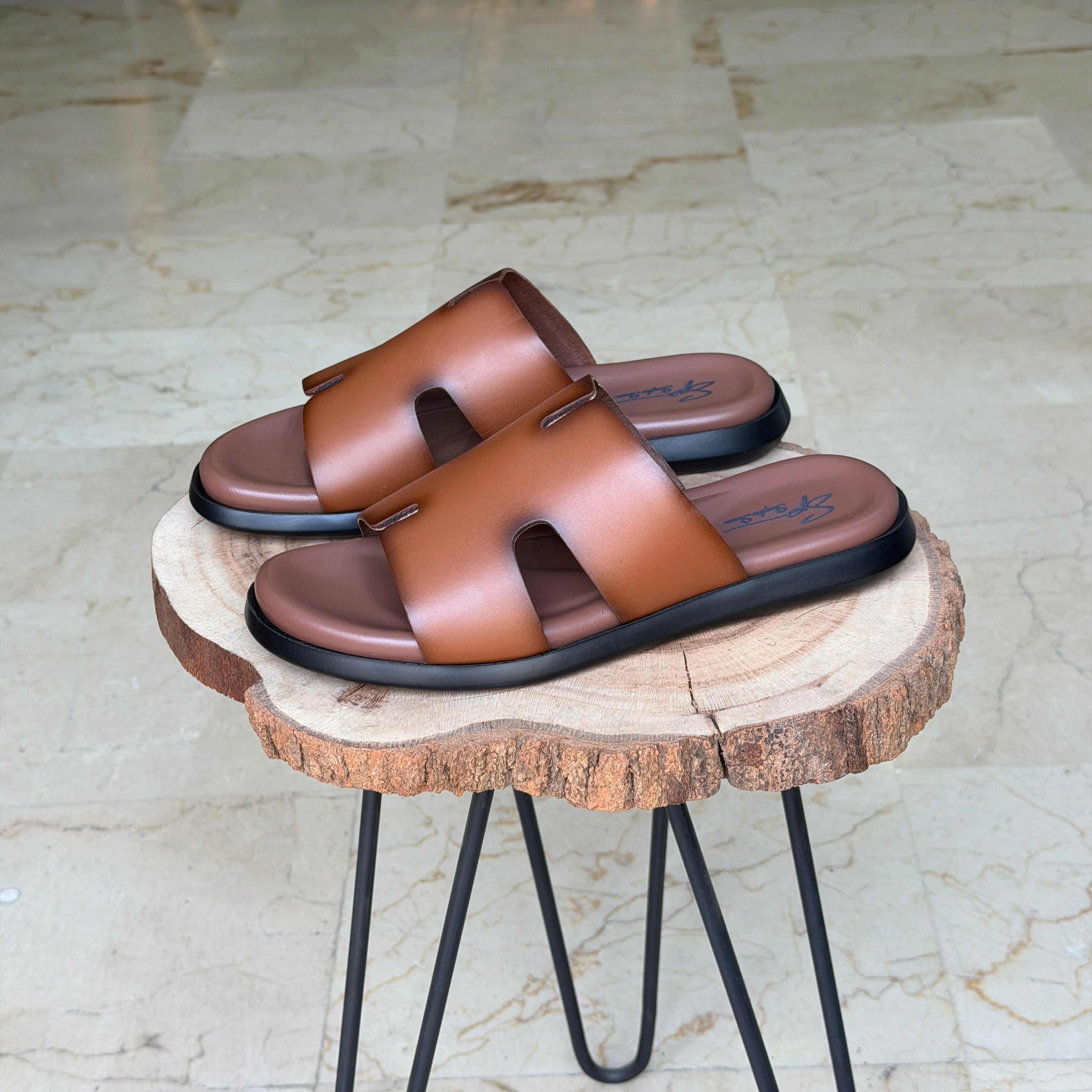 Sendale En Cuir Signateur 01 TABA 1012