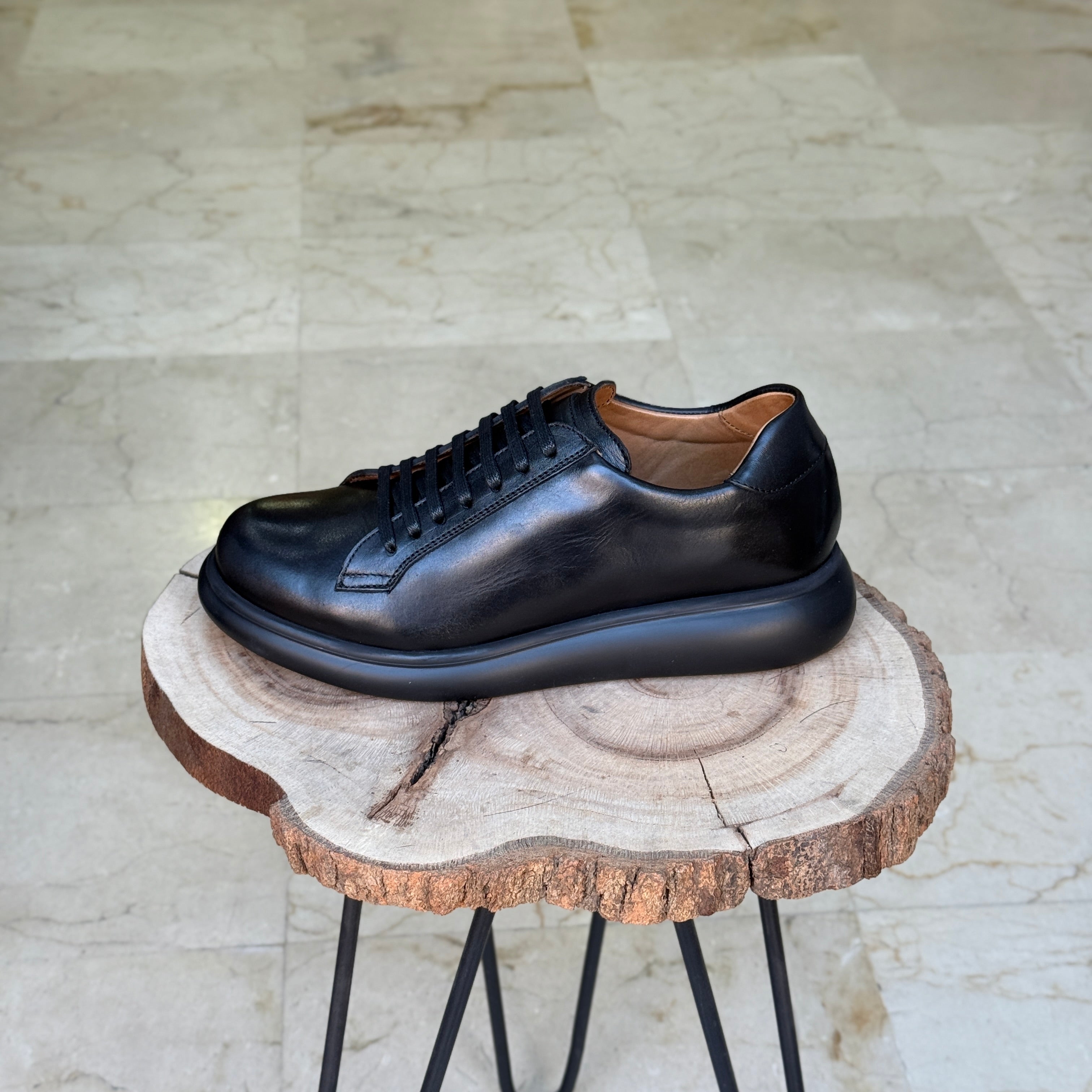 BASKET EN CUIR 704 NOIR / N