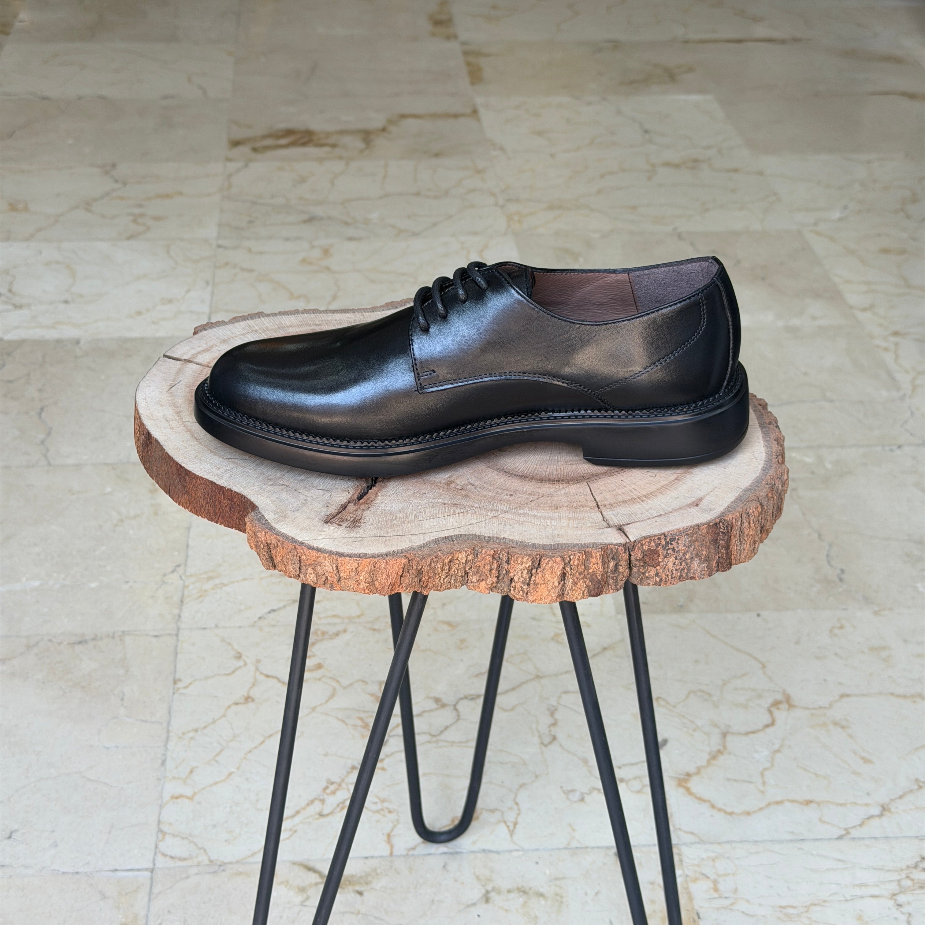 CHAUSSURES EN CUIR VÈRITABLES 042 noir