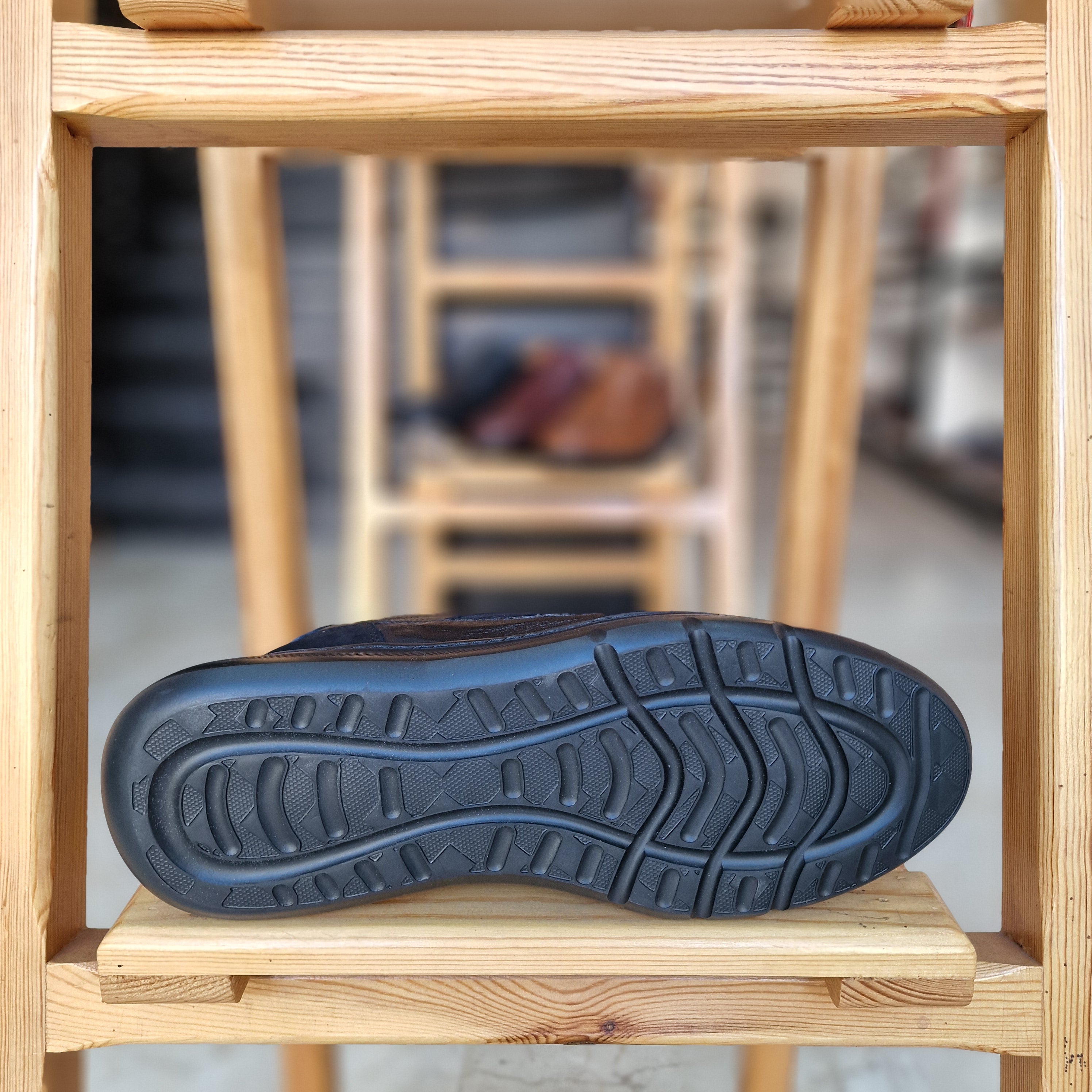 Basket Jevana En Cuir Noir - 1008 Eva