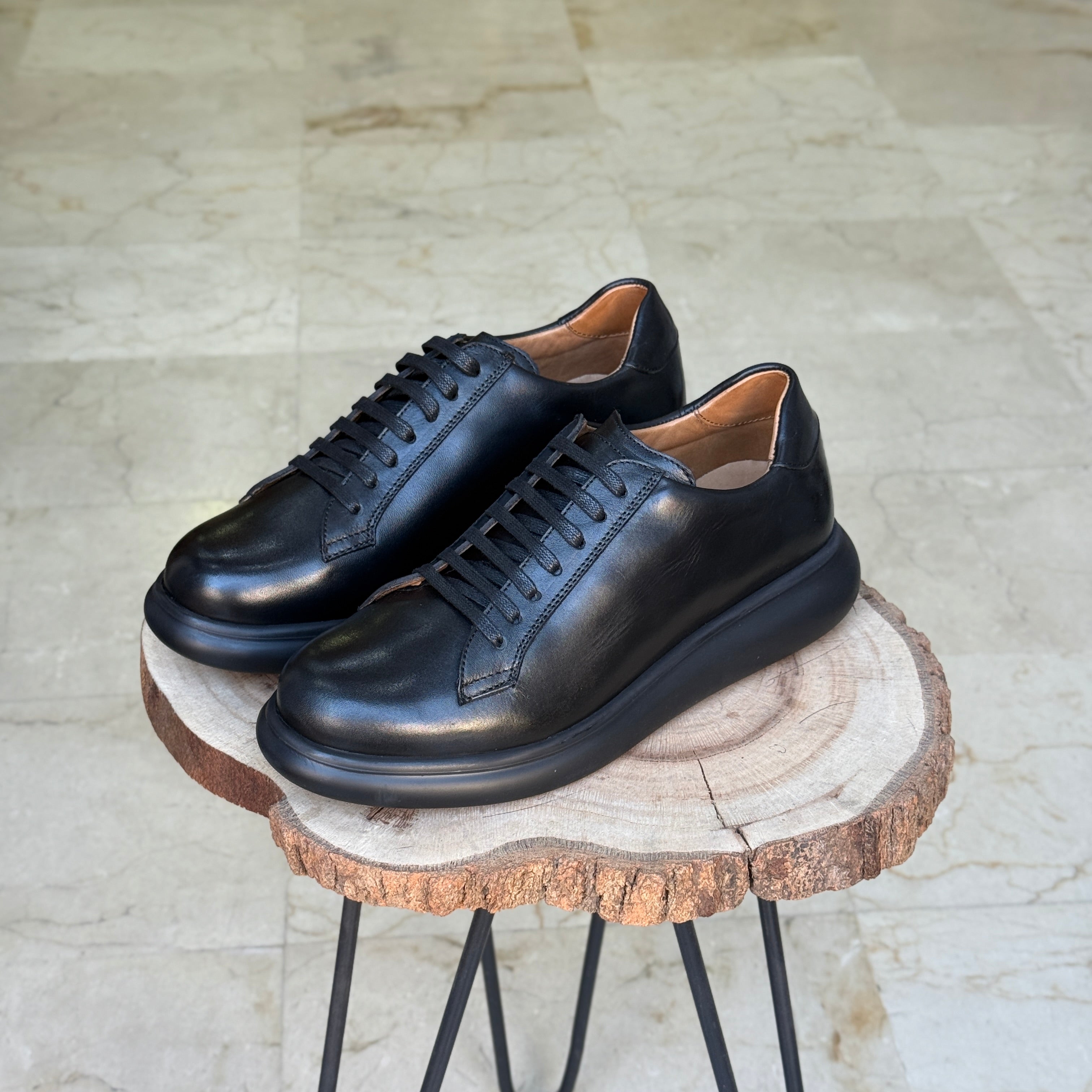 BASKET EN CUIR 704 NOIR / N