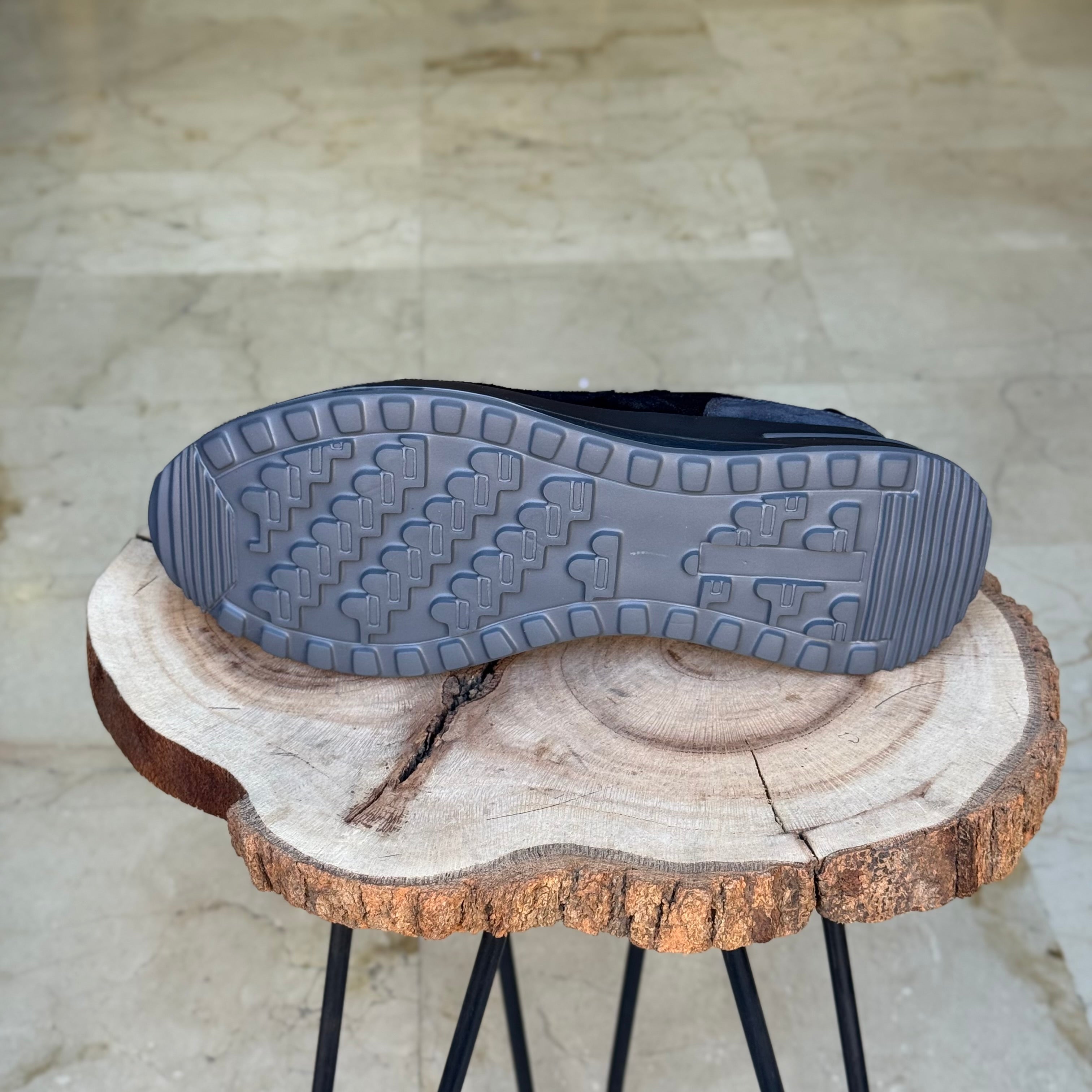 Basket en cuir - 915 noir / g