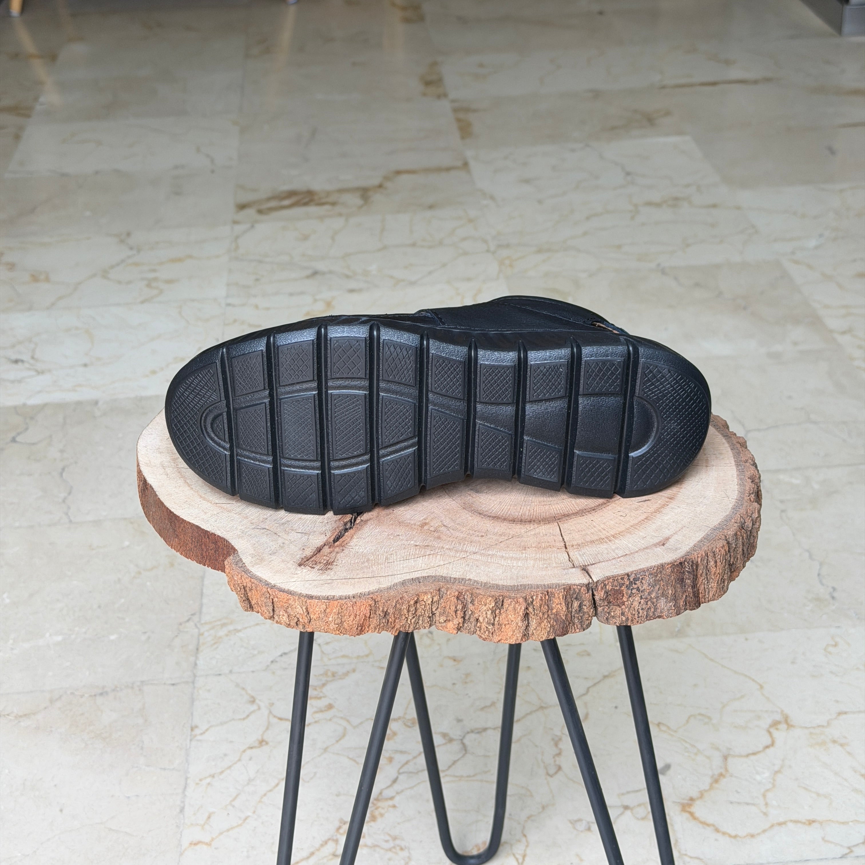 SANDALE EN CUIR Garabia Noir - Shopilo Shoes
