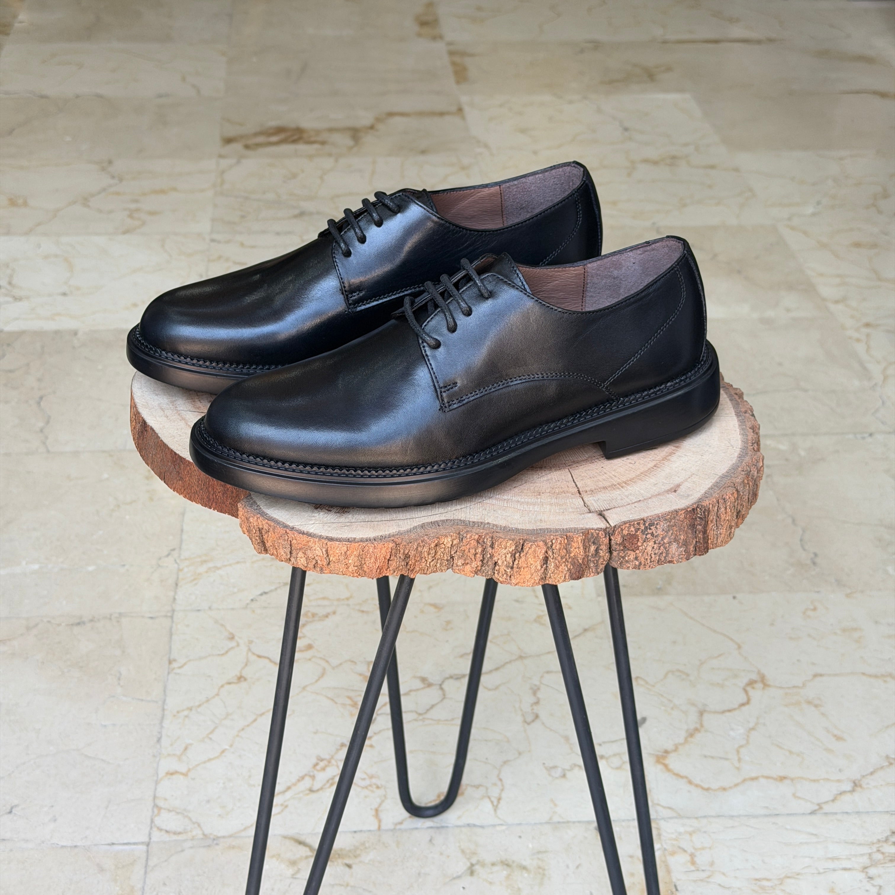CHAUSSURES EN CUIR VÈRITABLES 042 noir