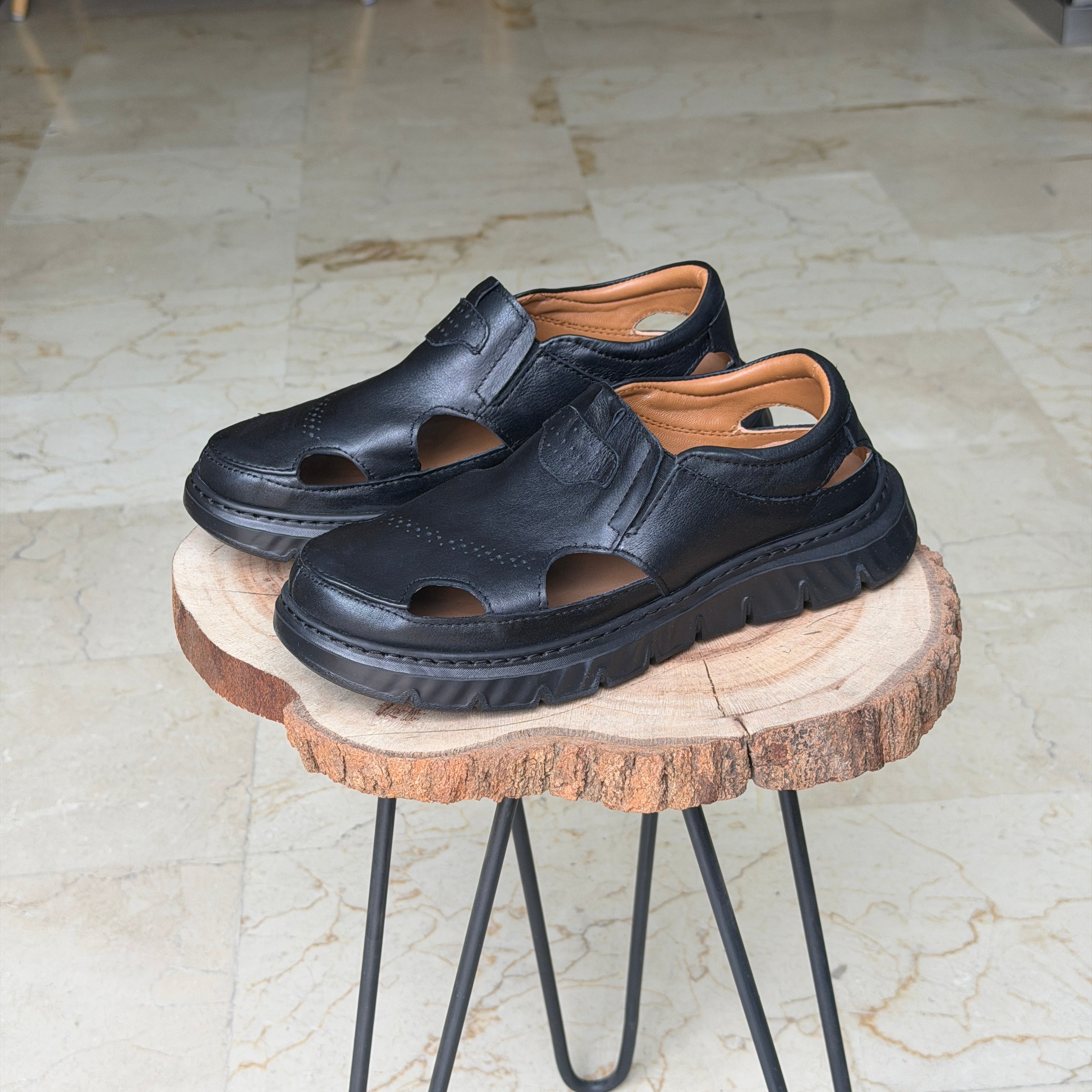 SANDALE EN CUIR Garabia Noir - Shopilo Shoes