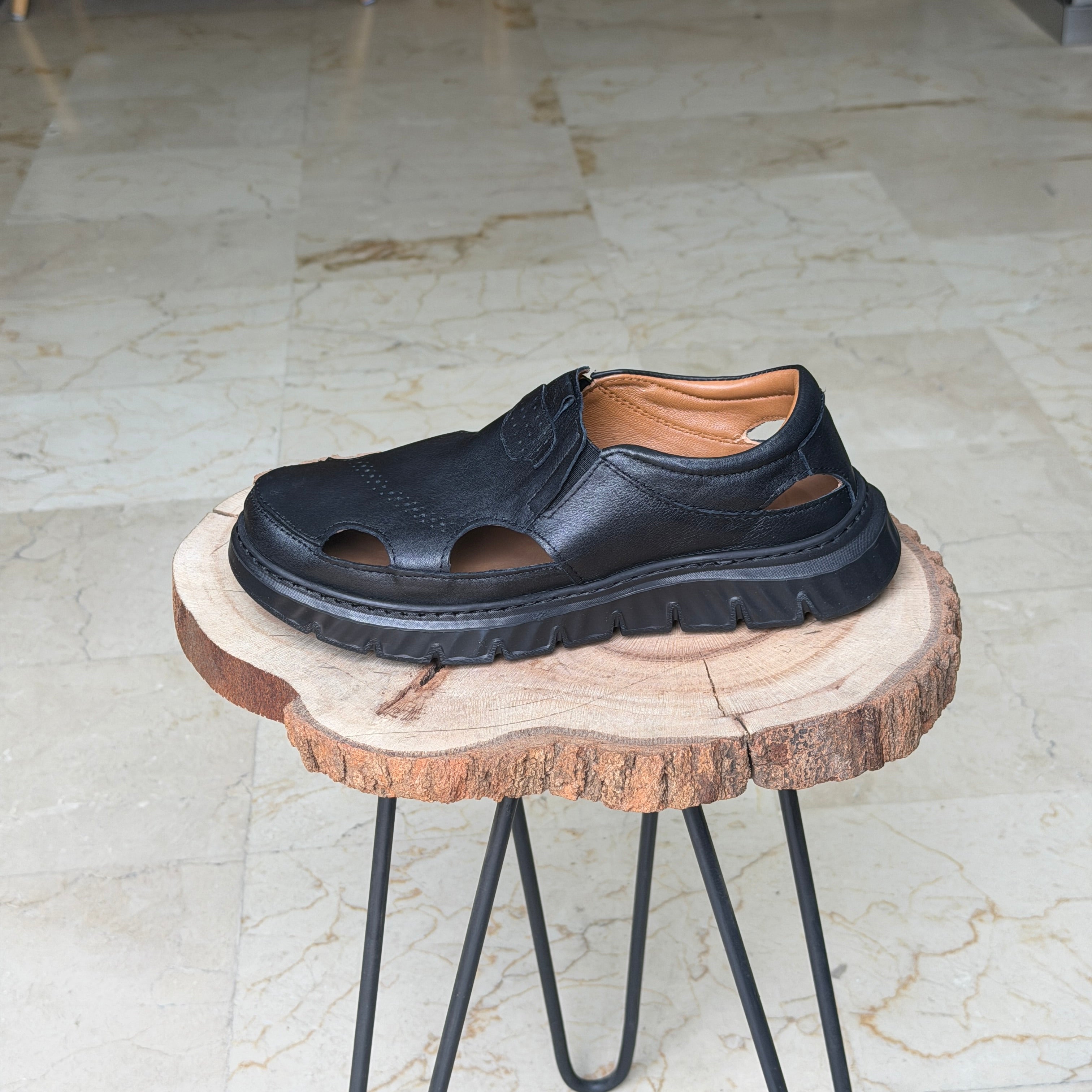 SANDALE EN CUIR Garabia Noir - Shopilo Shoes