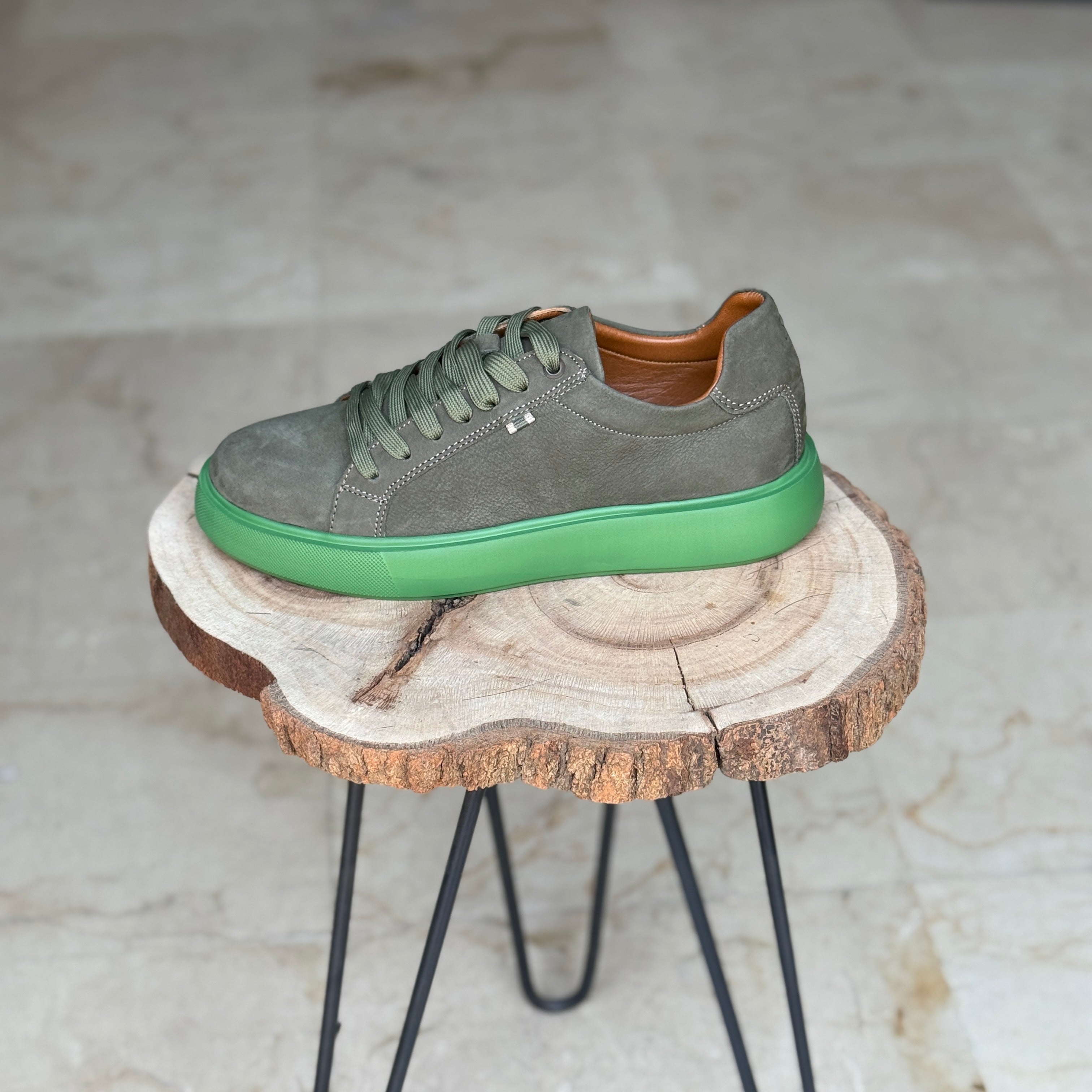BASKET EN CUIR 528 VERT NUBUCK