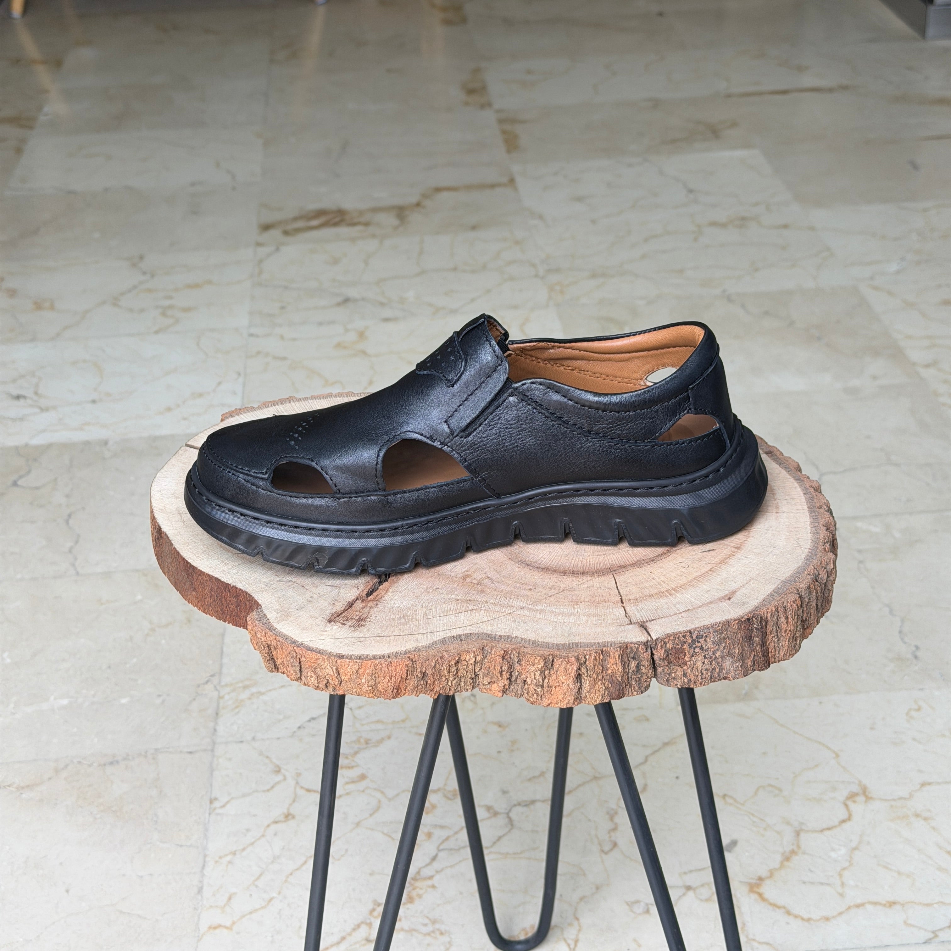 SANDALE EN CUIR Garabia Noir - Shopilo Shoes