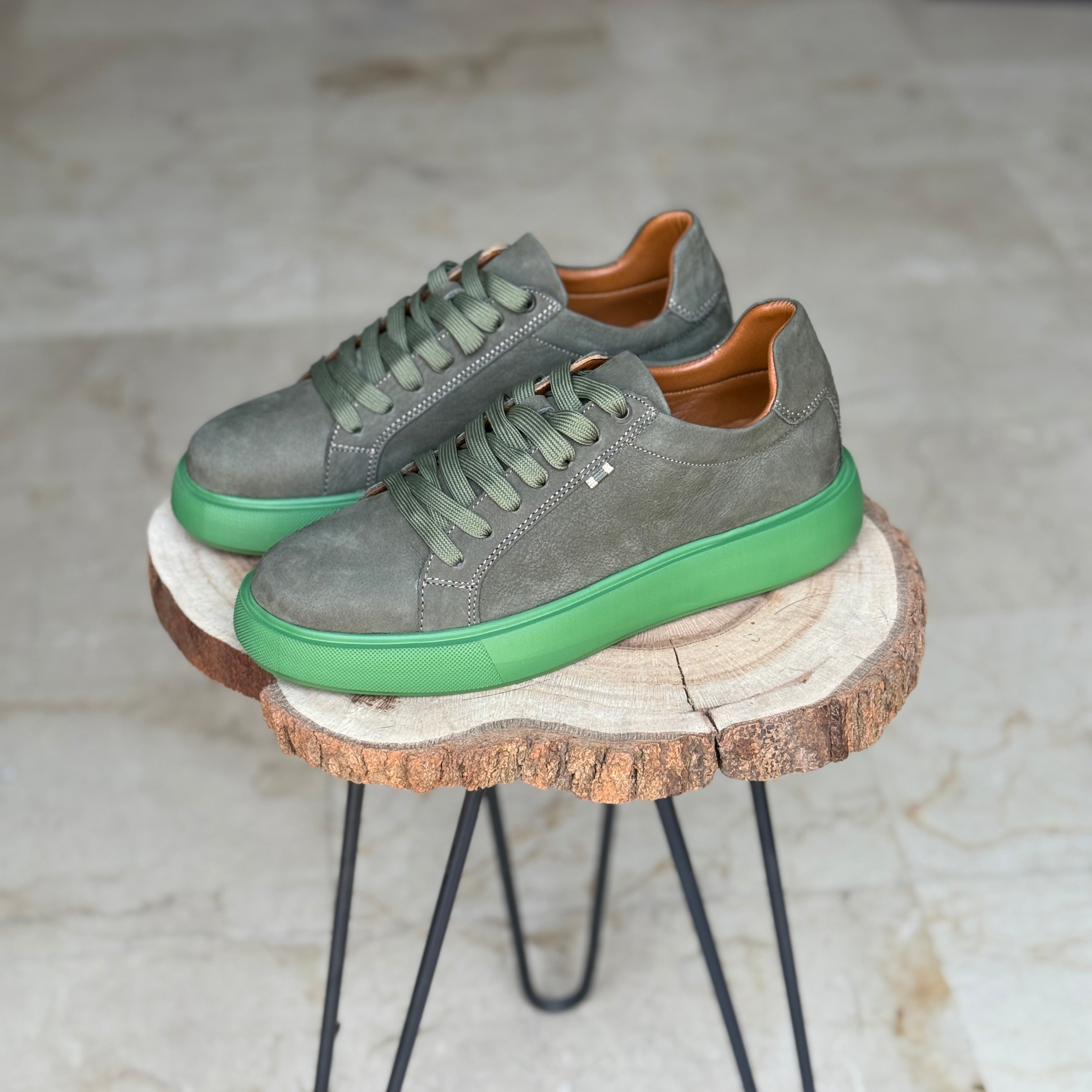 BASKET EN CUIR 528 VERT NUBUCK