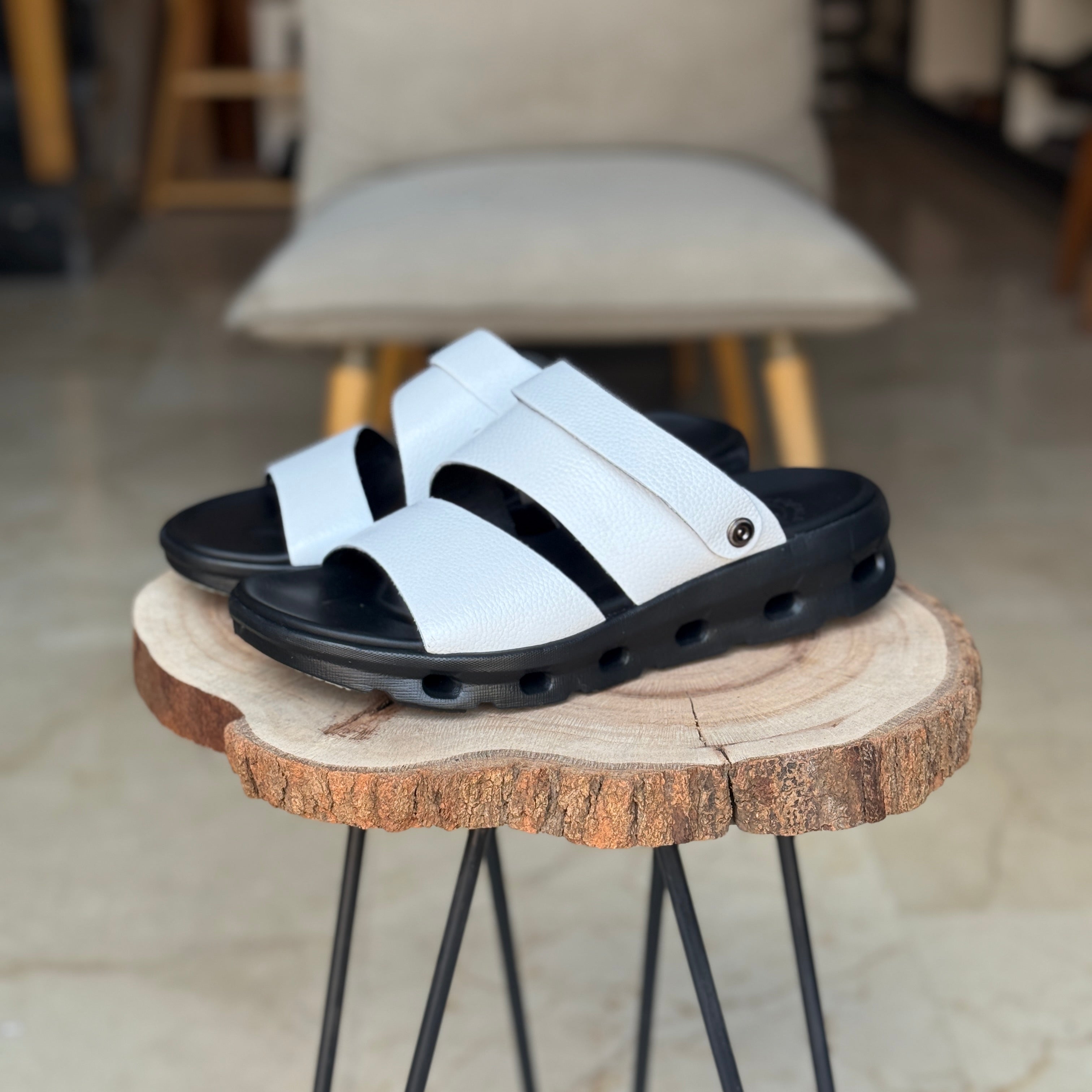 Sandales pour homme en cuir blanc avec boucle métallique élégante - Chaussures confortables été 2025