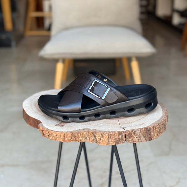 Sandales pour homme en cuir marron avec boucle métallique élégante - Chaussures confortables été 2025