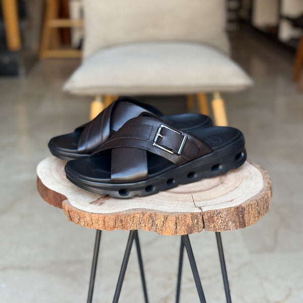 Sandales pour homme en cuir marron avec boucle métallique élégante - Chaussures confortables été 2025
