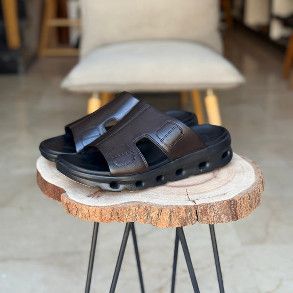 Sandales pour homme en cuir marron avec boucle métallique élégante - Chaussures confortables été 2025