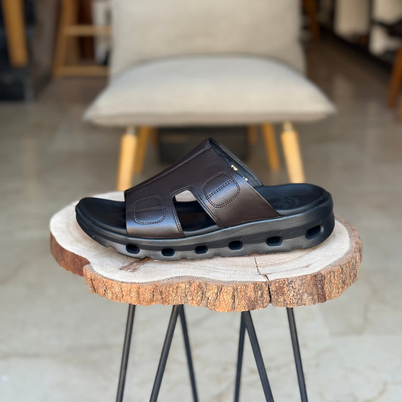Sandales pour homme en cuir marron avec boucle métallique élégante - Chaussures confortables été 2025