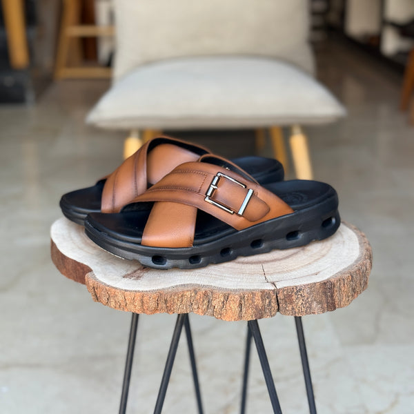 Sandales pour homme en cuir taba avec boucle métallique élégante - Chaussures confortables été 2025