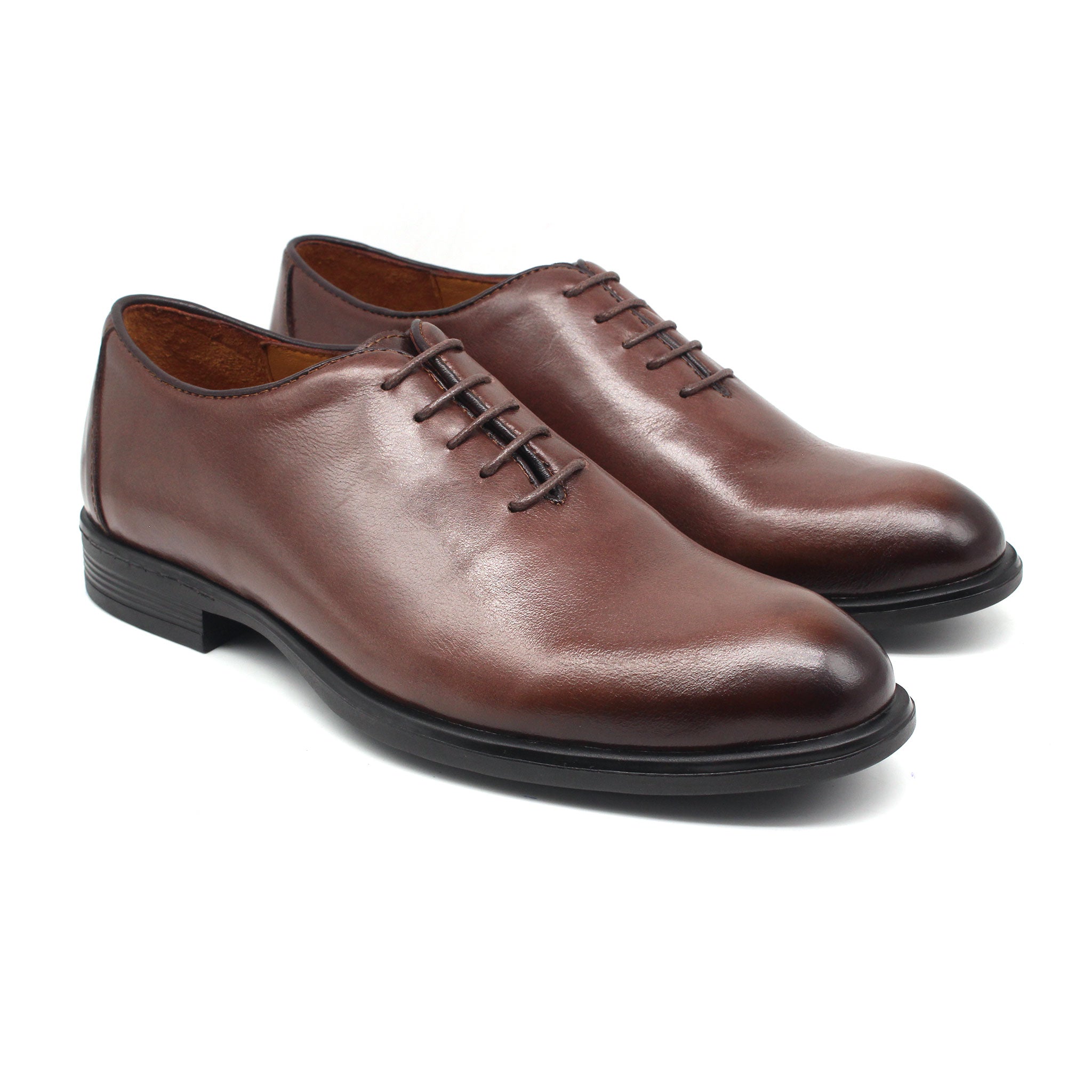 REF:  257 CHAUSSURE CLASSE EN CUIR MARRON FONCE