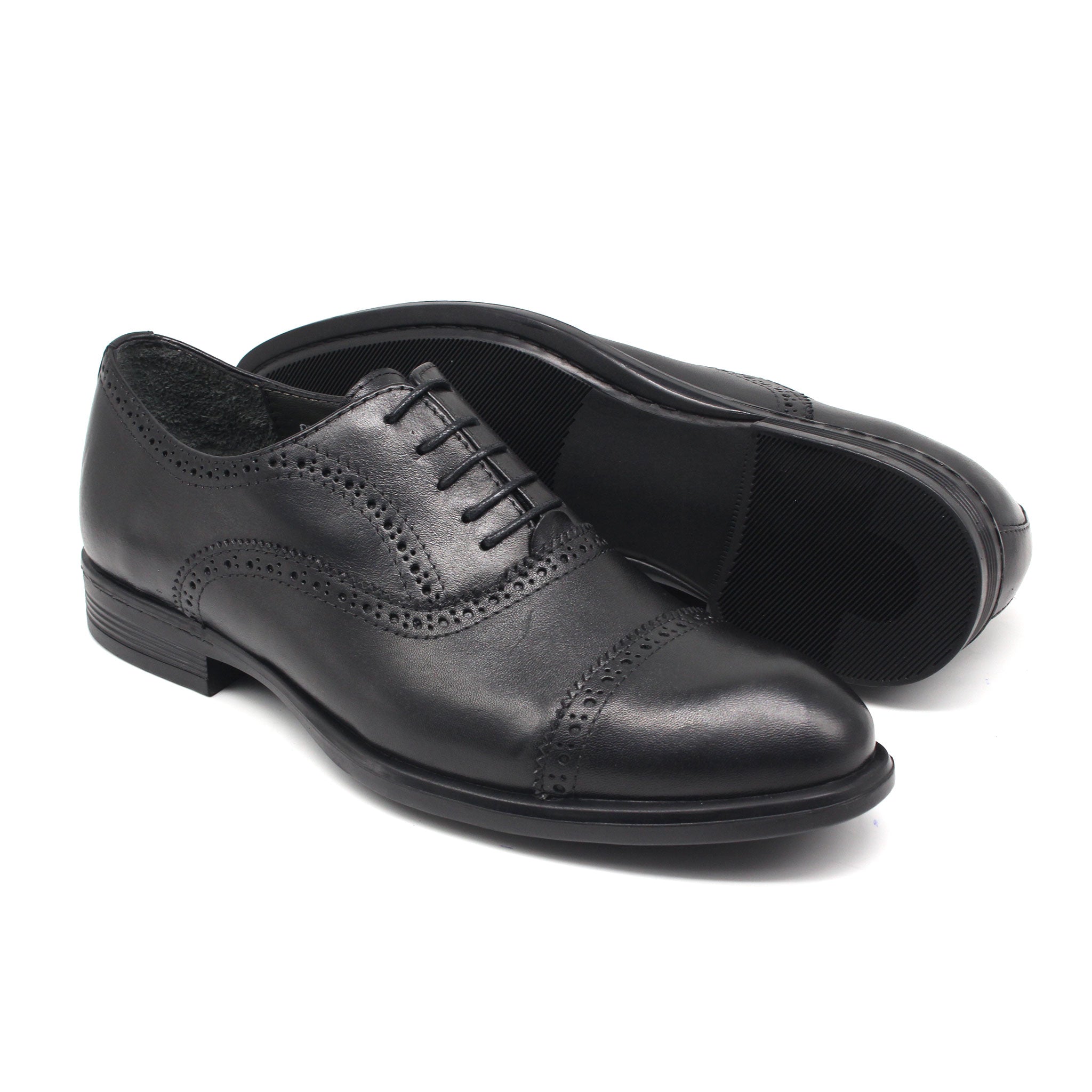 REF:  070 CHAUSSURE CLASSE EN CUIR NOIR