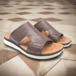 Sandales pour homme en cuir taba avec boucle métallique élégante - Chaussures confortables été 2025